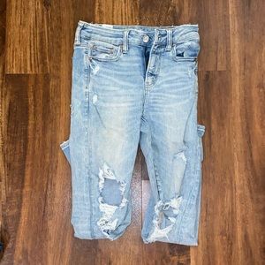 American Eagle Lightwash Ripped Jeans